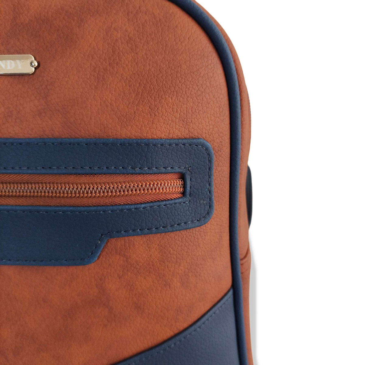 Morral Luzía | Compacto, práctico y elegante – BRANDY